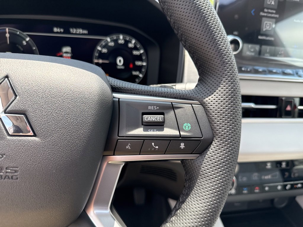 New 2025 Mitsubishi Outlander SEL image 34