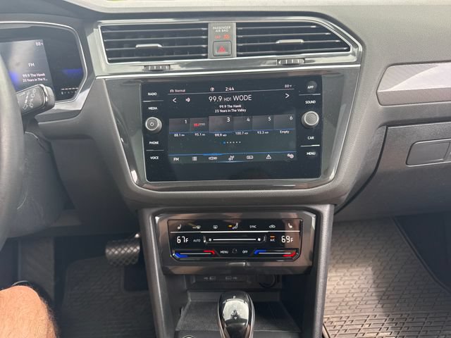 Used 2022 Volkswagen Tiguan SE AWD/4WD image 28