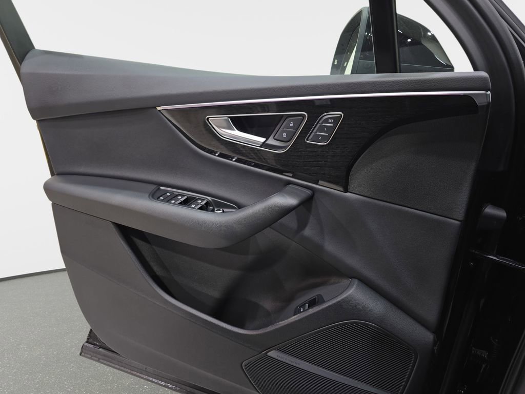 Certified 2025 Audi Q7 2.0T Premium w/ Convenience Plus Package image 27