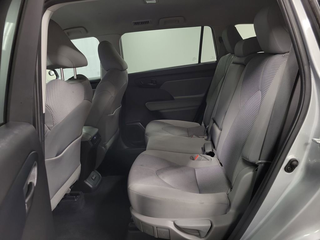 Used 2023 Toyota Highlander L FWD image 23
