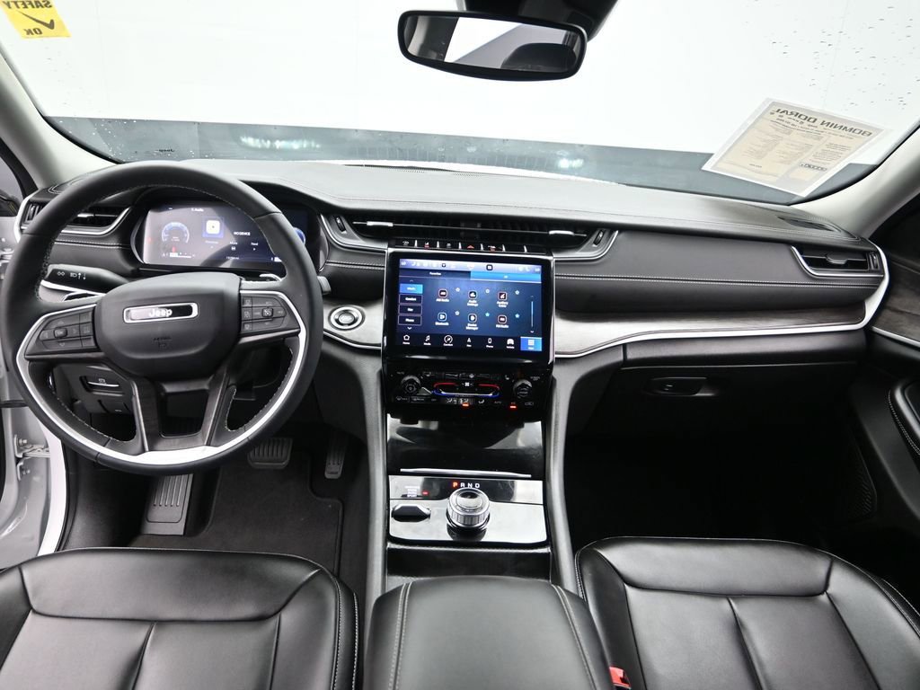 Used 2024 Jeep Grand Cherokee Limited w/ Black Appearance Package AWD/4WD image 23