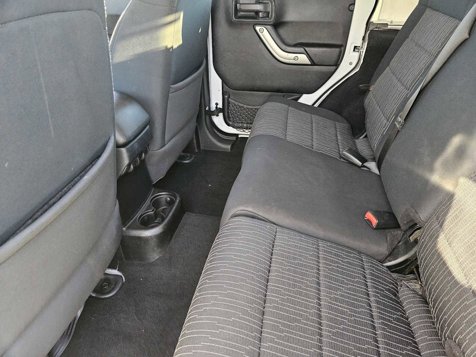 Used 2012 Jeep Wrangler Unlimited Rubicon image 27