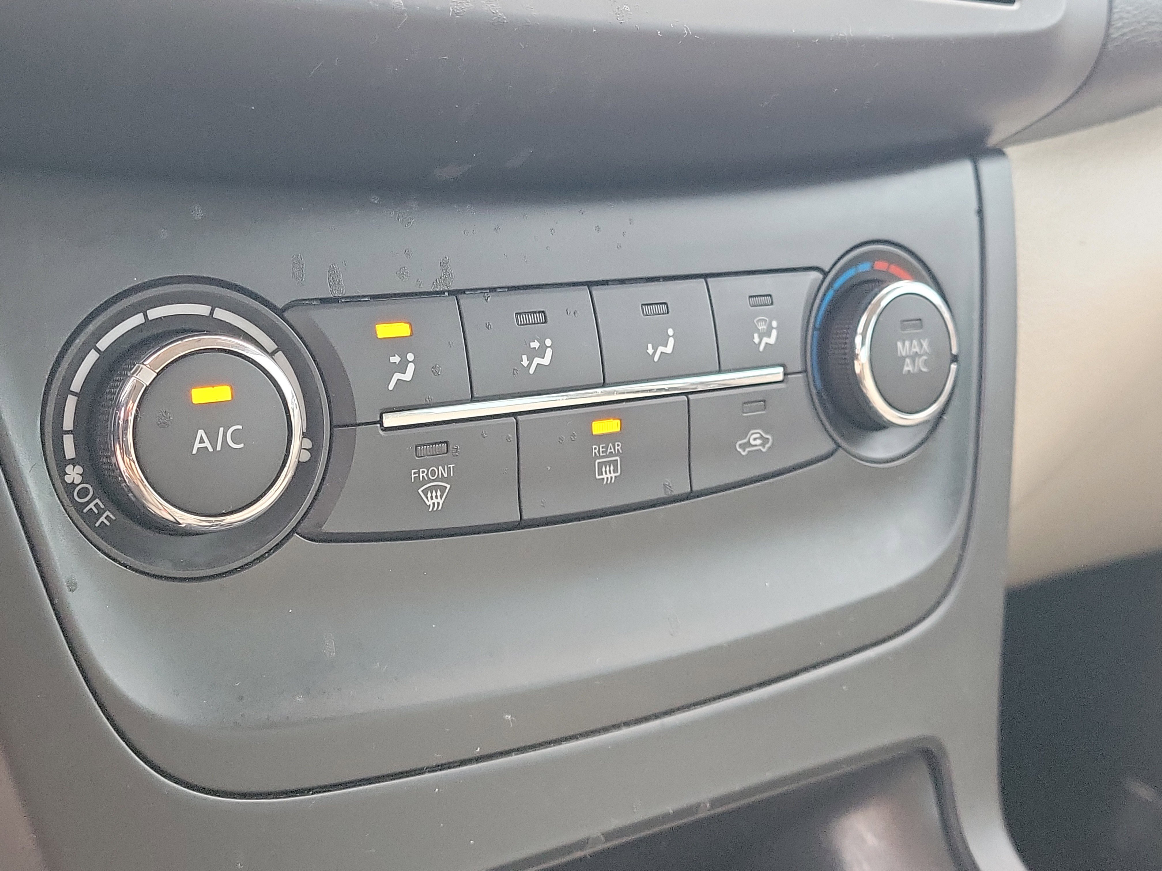 Used 2016 Nissan Sentra S image 27