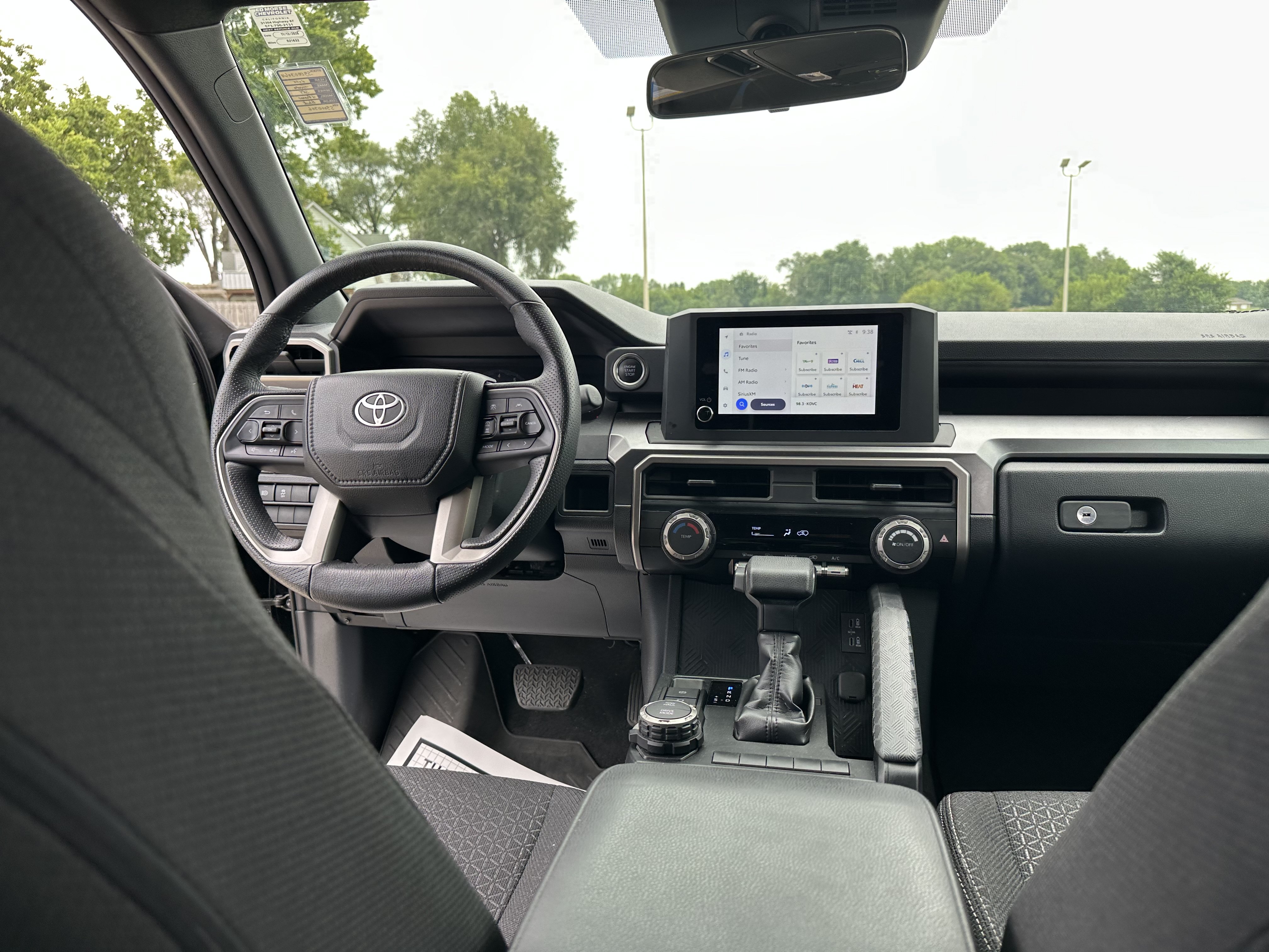 Used 2025 Toyota 4Runner SR5 AWD/4WD image 28