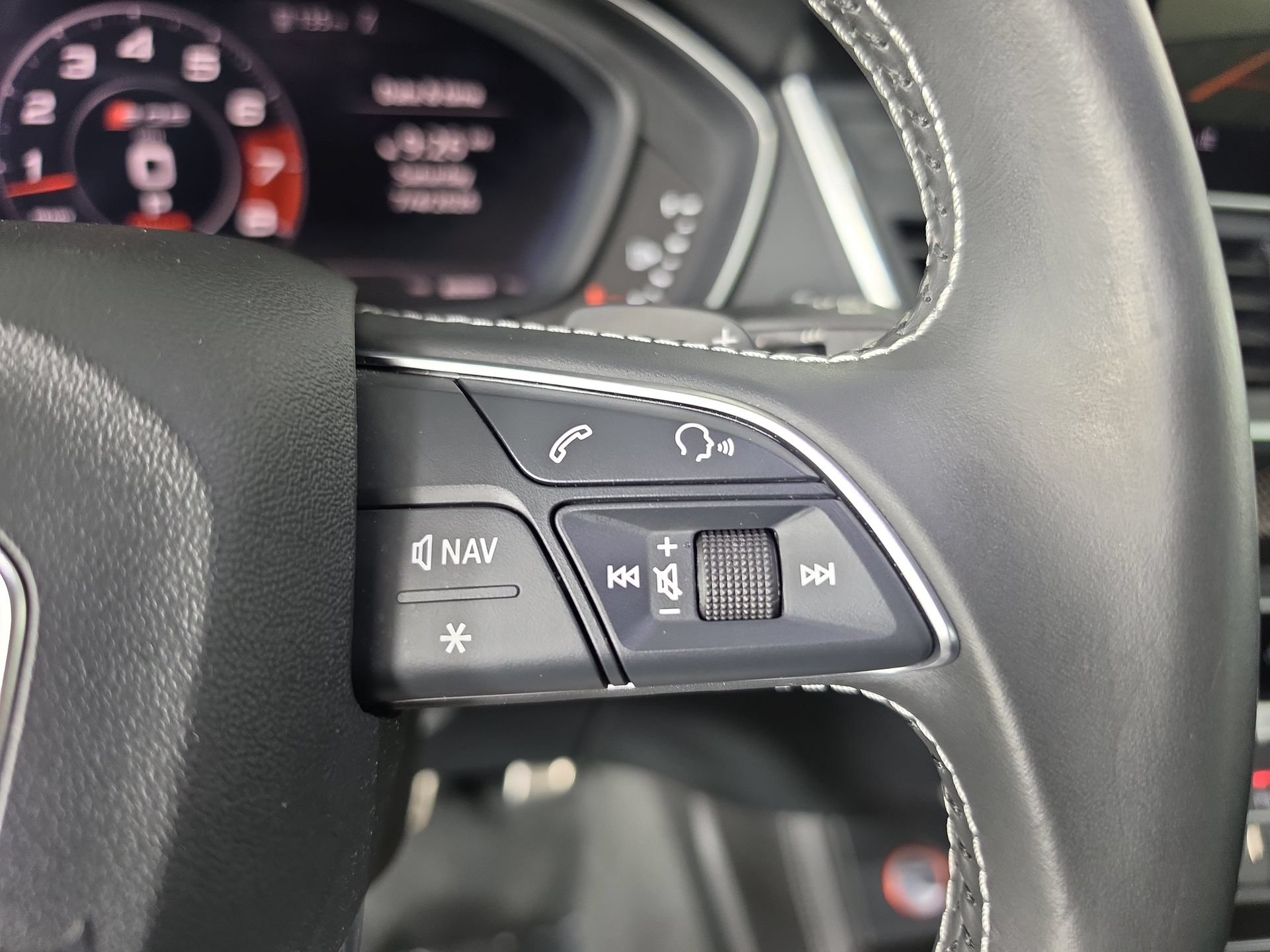 Used 2020 Audi SQ5 Prestige AWD/4WD image 25