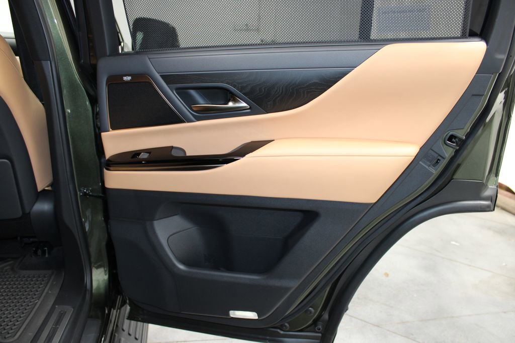 Used 2025 Lexus LX 700h Luxury image 35