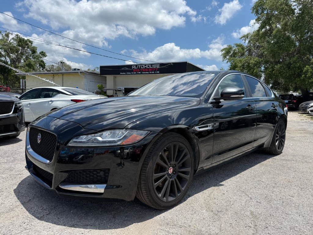 Used 2017 Jaguar XF Prestige RWD image 1