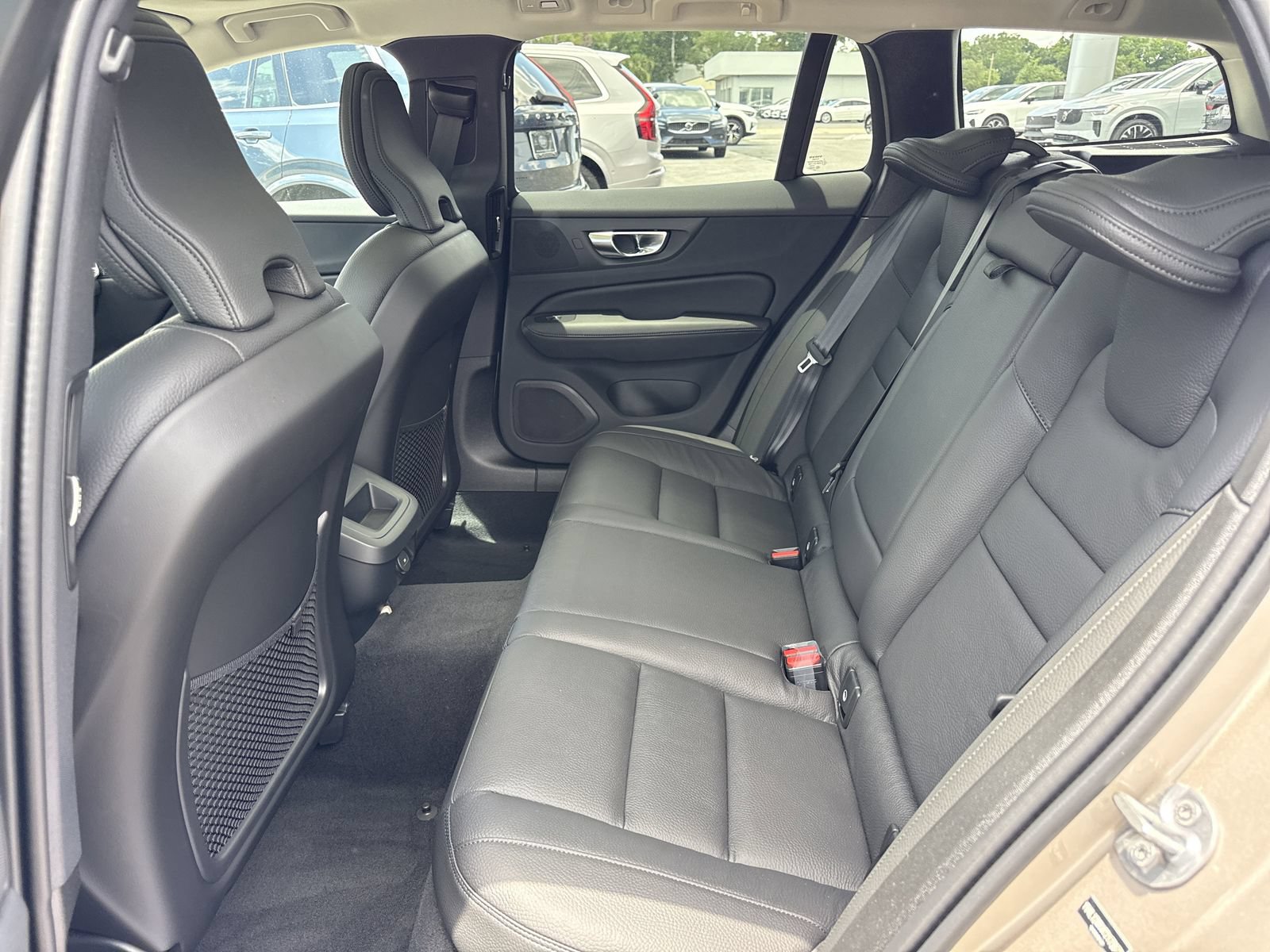 New 2026 Volvo V60 B5 Cross Country Plus w/ Protection Package Premier AWD/4WD image 13