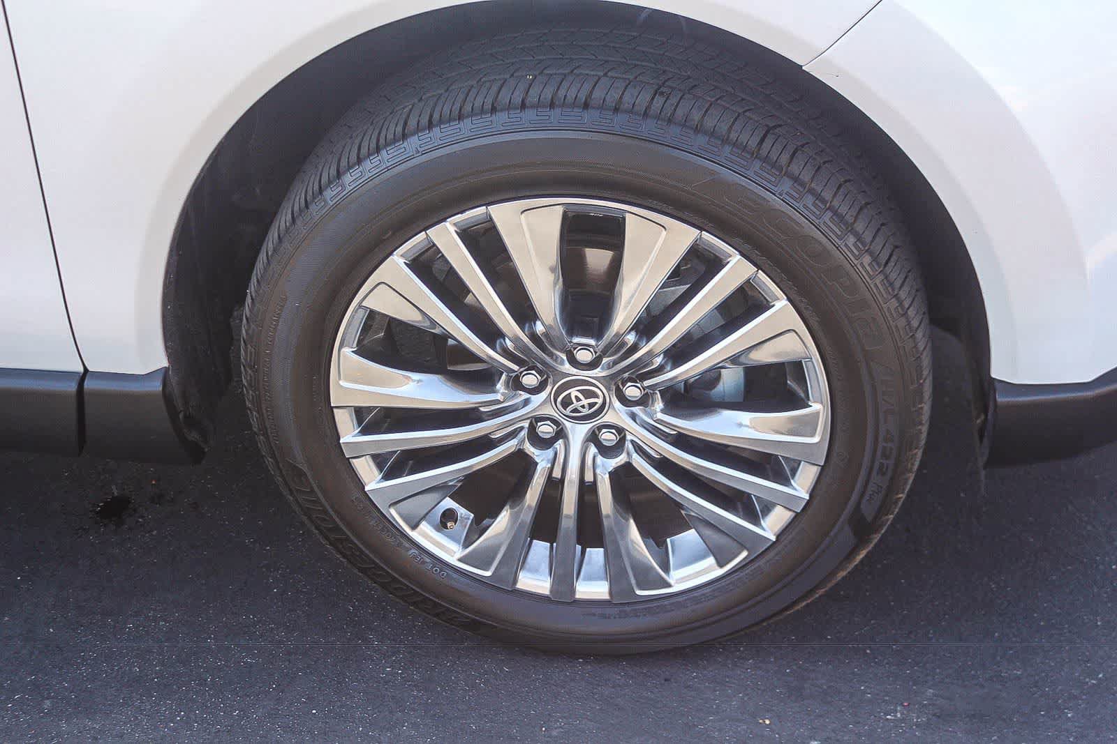 Used 2023 Toyota Venza Limited AWD/4WD image 12