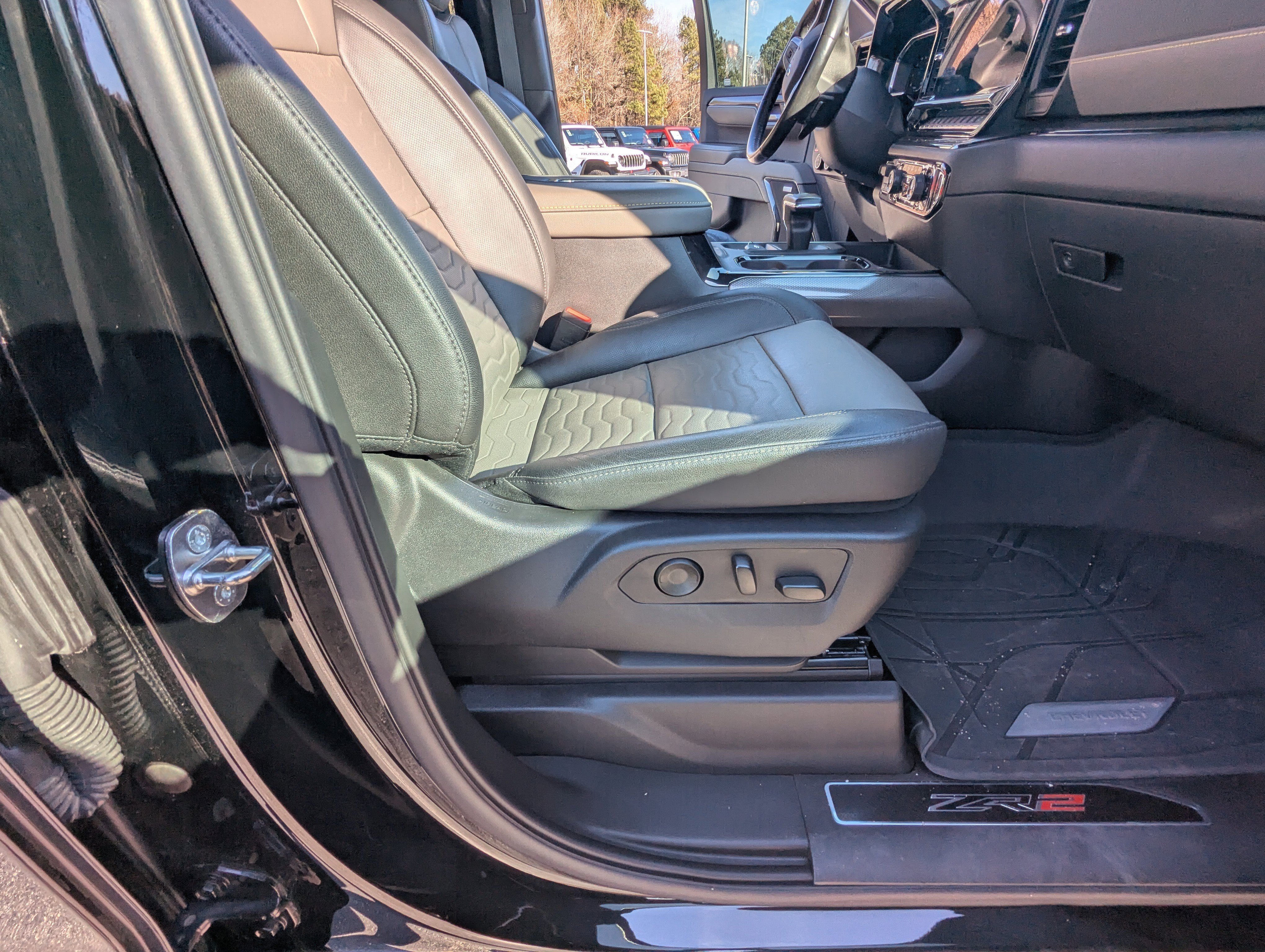 Used 2022 Chevrolet Silverado 1500 ZR2 w/ Technology Package image 15