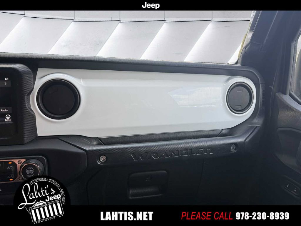 Used 2021 Jeep Wrangler Unlimited Islander image 14