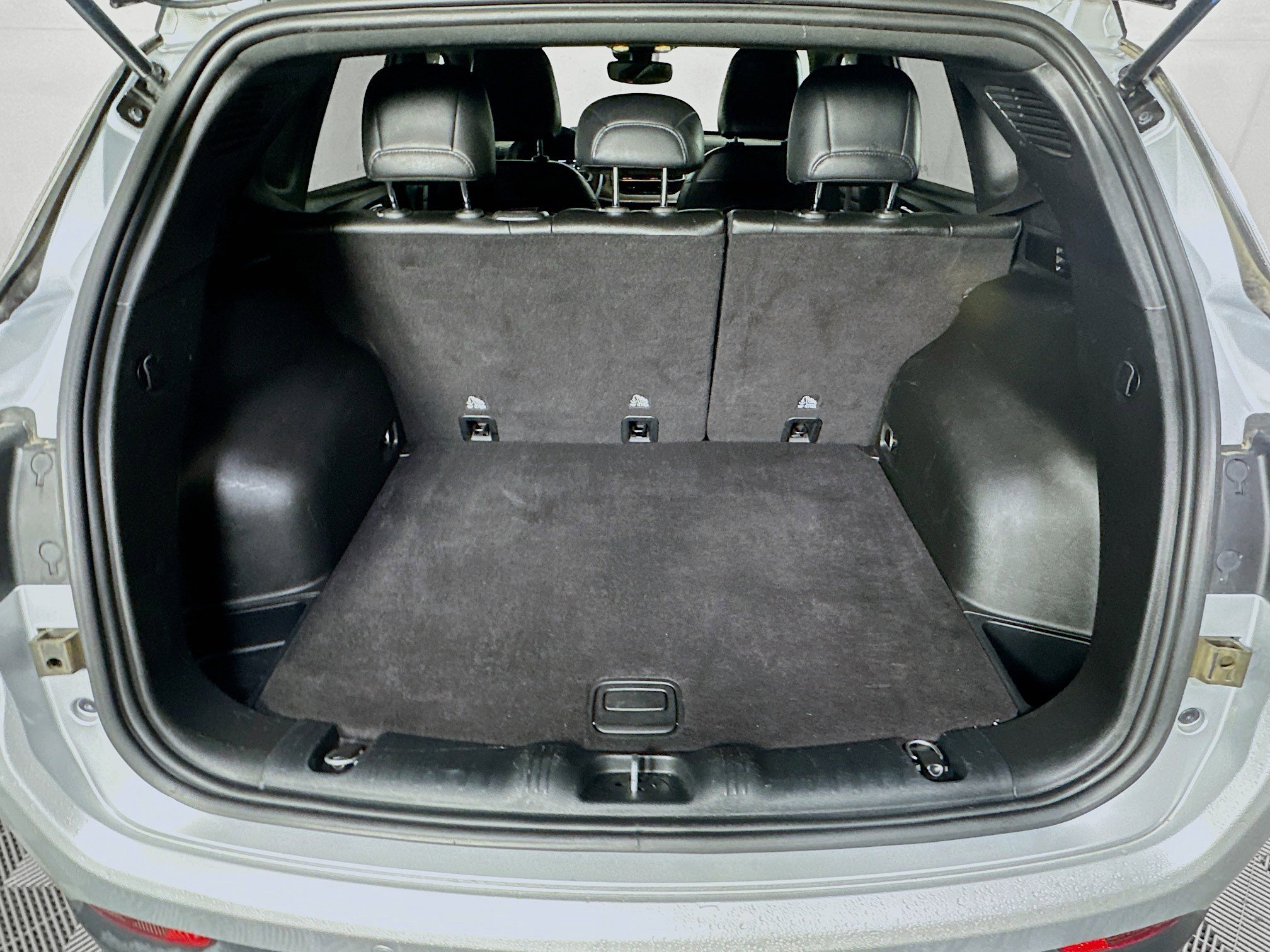 Used 2025 Jeep Compass Limited image 27