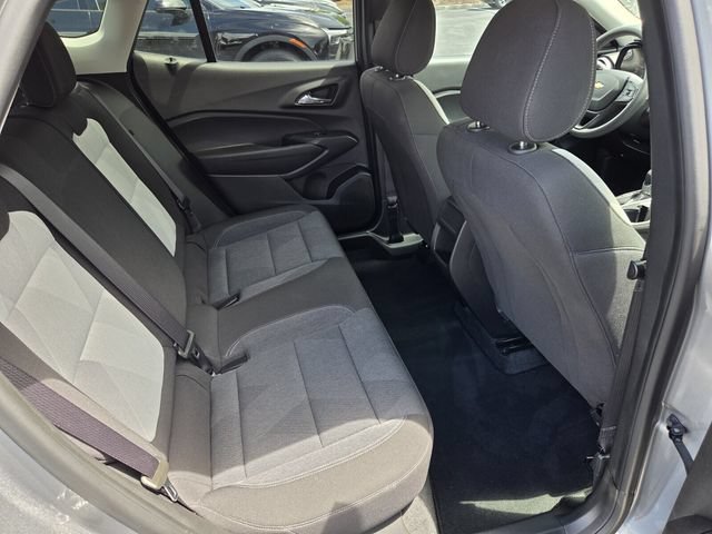 Used 2025 Chevrolet Trax LS w/ LS Convenience Package FWD image 14