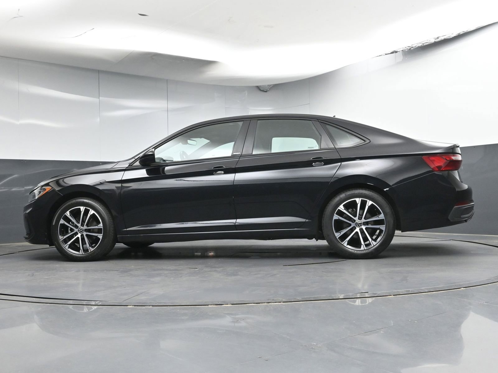 Used 2025 Volkswagen Jetta Sport FWD image 27