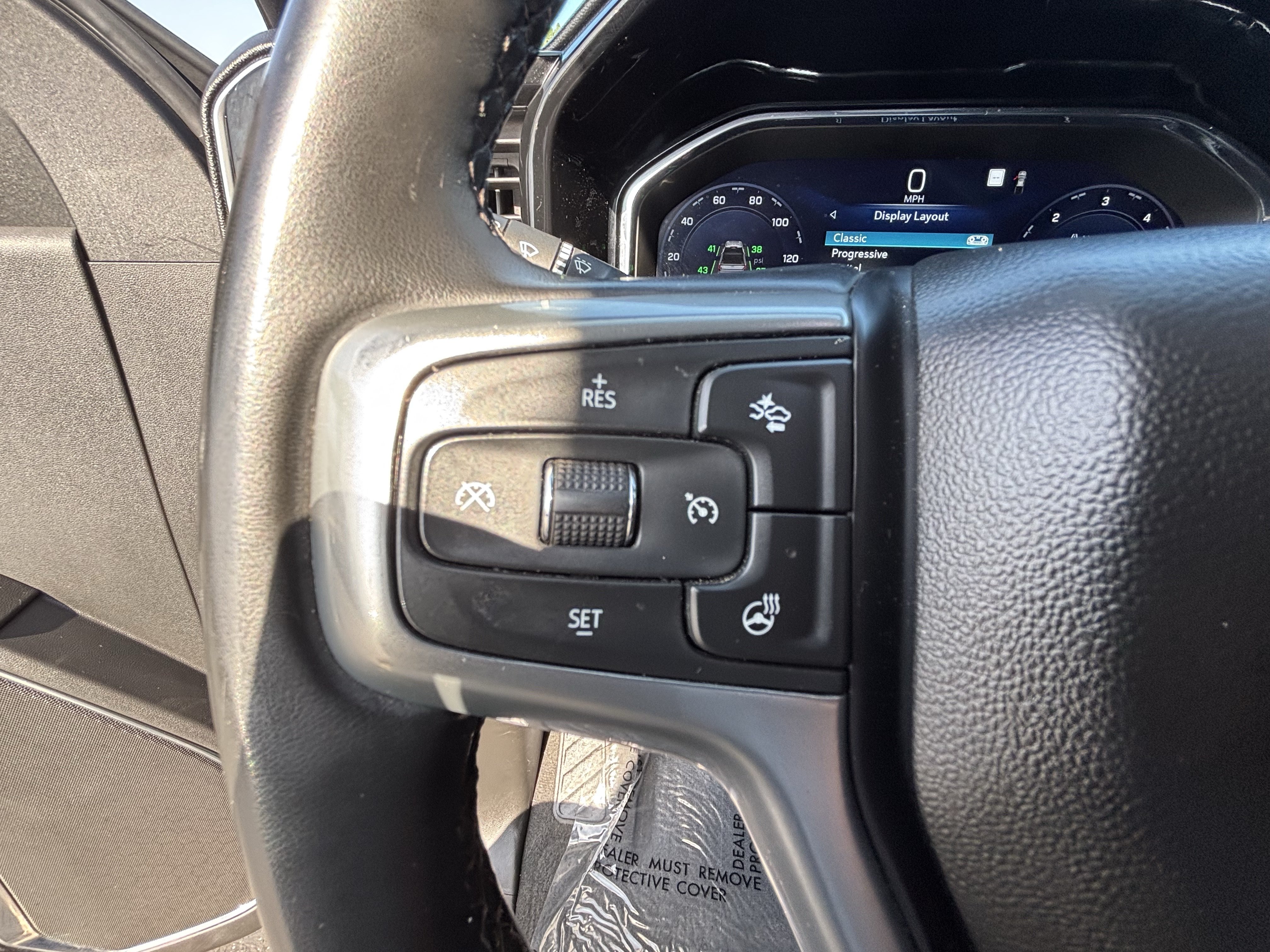 Used 2023 Chevrolet Silverado 1500 LT AWD/4WD image 25