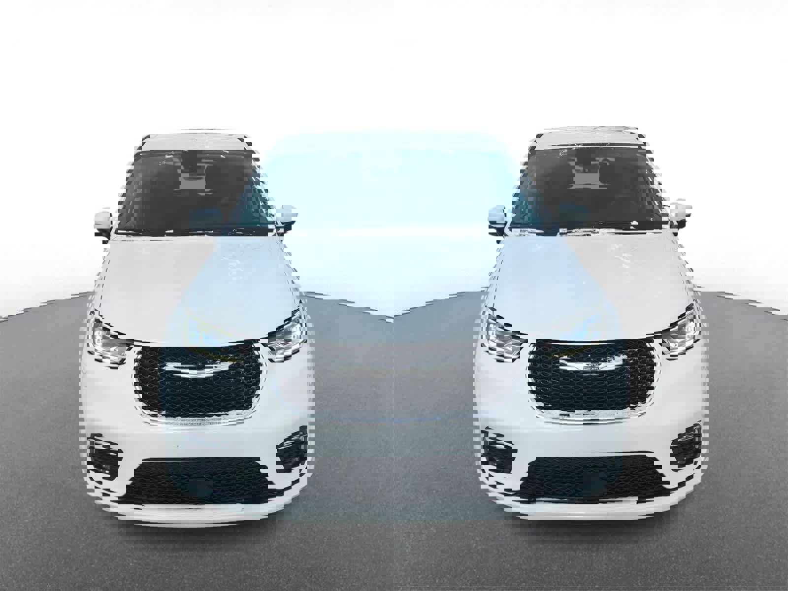 Used 2023 Chrysler Pacifica Touring-L image 3