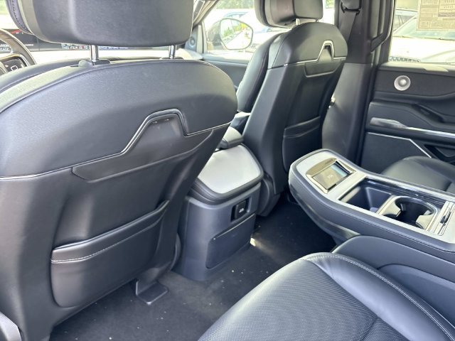 New 2026 Lincoln Navigator L Reserve w/ Jet Appearance Package AWD/4WD image 17