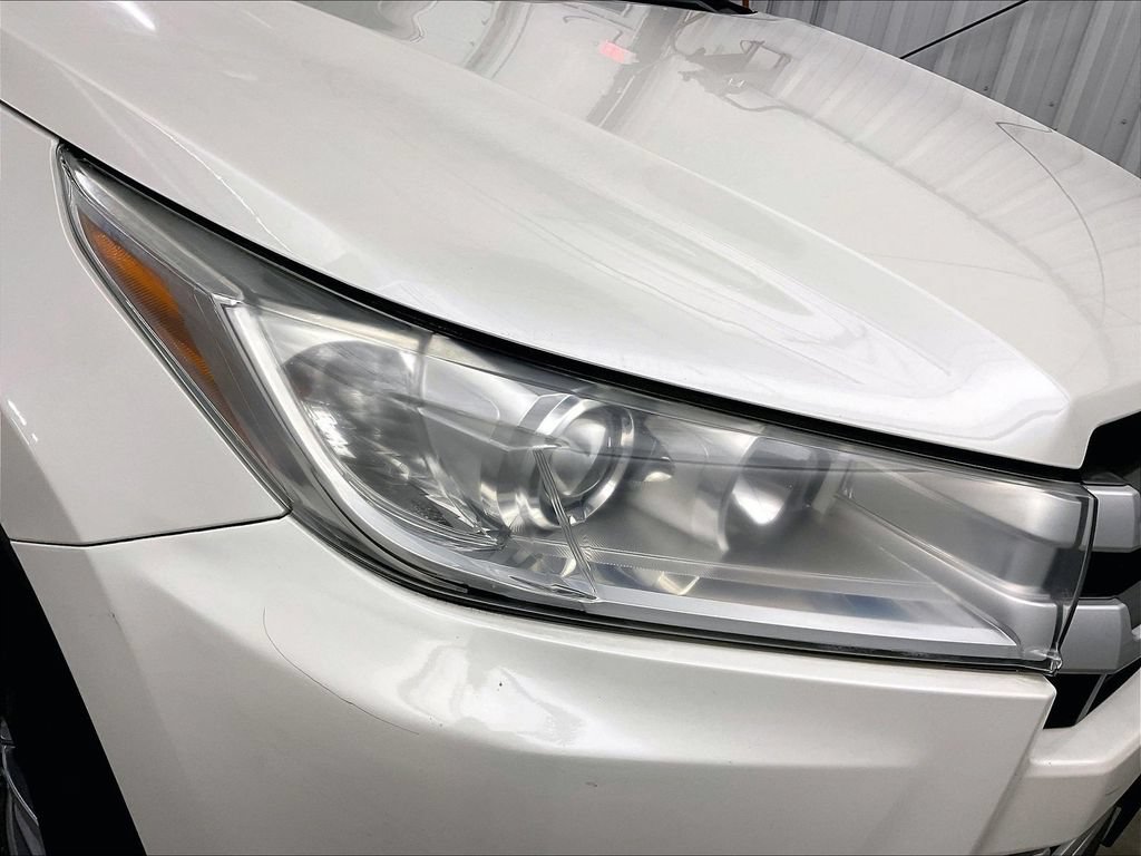 Used 2017 Toyota Highlander XLE w/ Protection Package #3 AWD/4WD image 35