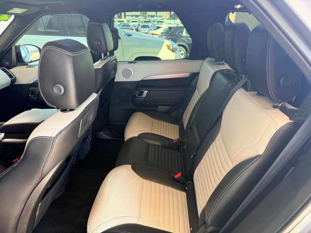 Used 2021 Land Rover Discovery S R-Dynamic AWD/4WD image 18