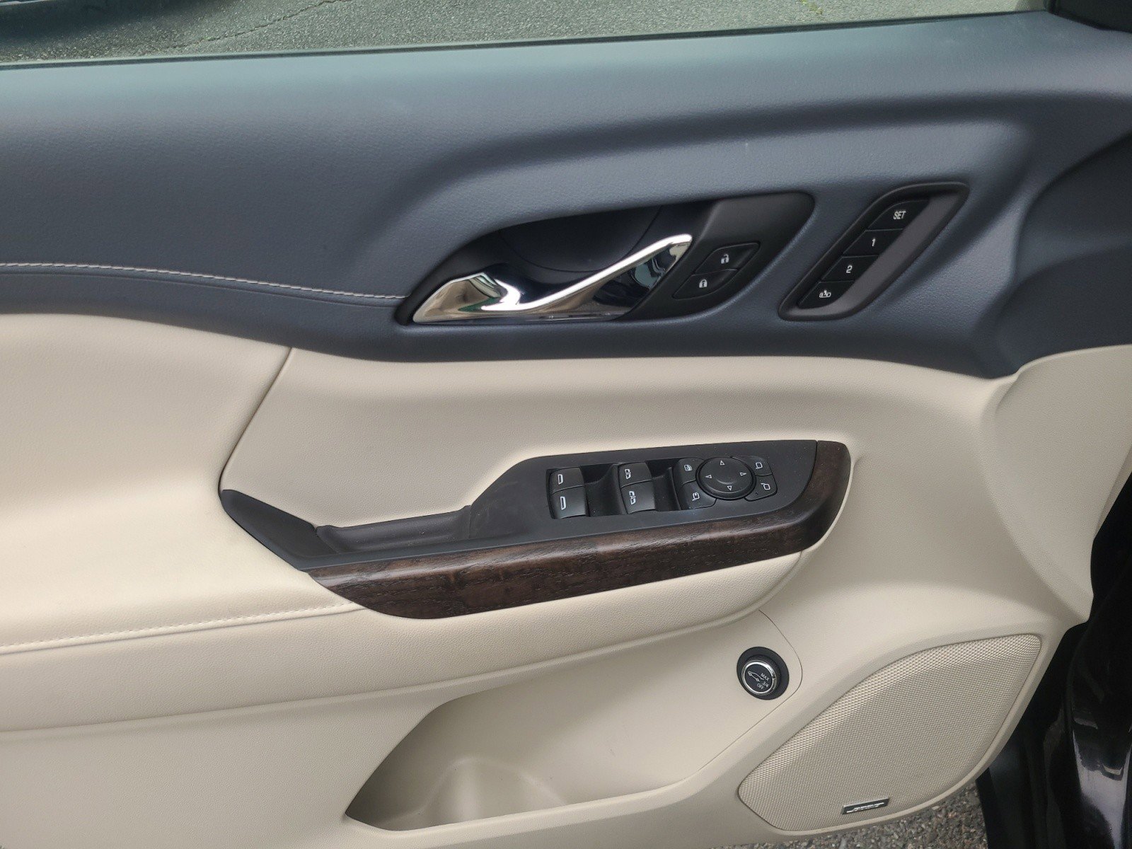 Used 2023 GMC Acadia Denali w/ Trailering Package AWD/4WD image 23