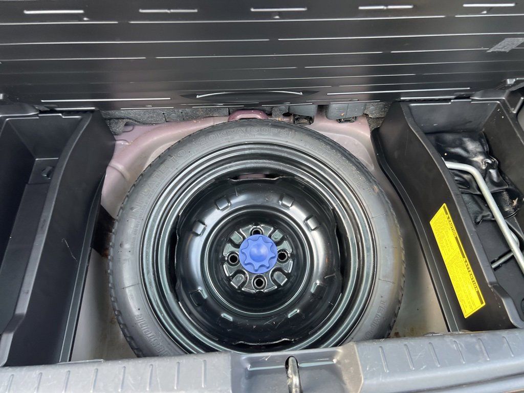 Used 2010 Toyota Yaris 2-Door Hatchback image 40