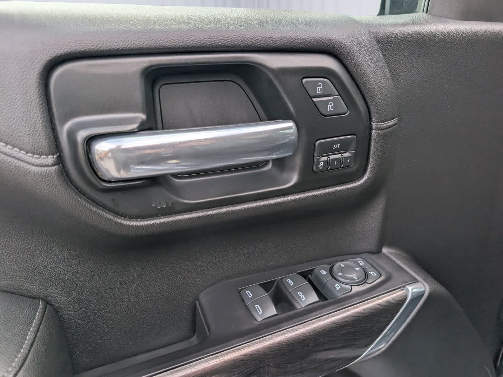 Used 2019 Chevrolet Silverado 1500 LTZ w/ LTZ Convenience Package AWD/4WD image 18