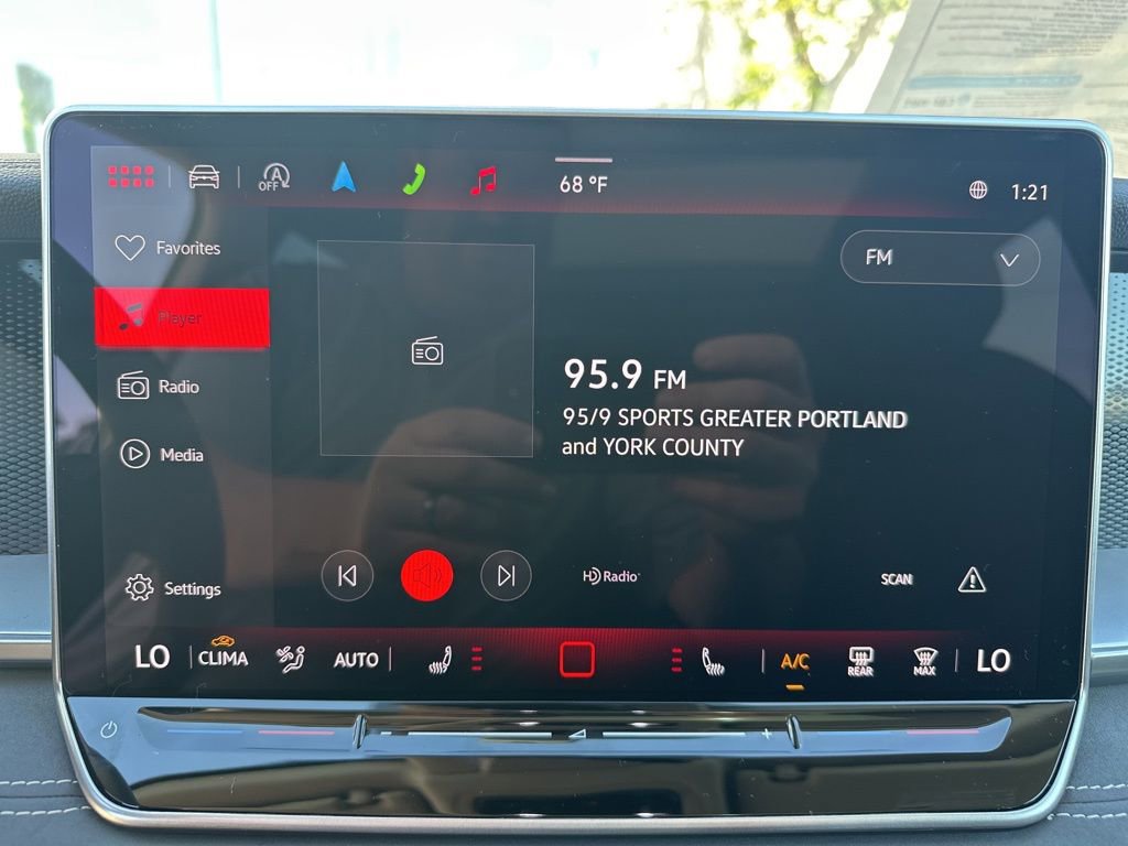 New 2025 Volkswagen Tiguan SE image 18