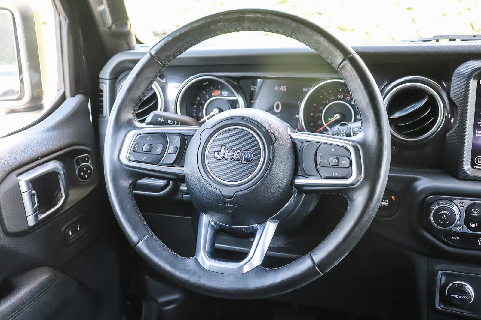 Used 2022 Jeep Wrangler Unlimited Sahara AWD/4WD image 11