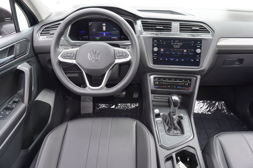 Used 2022 Volkswagen Tiguan SE FWD image 11