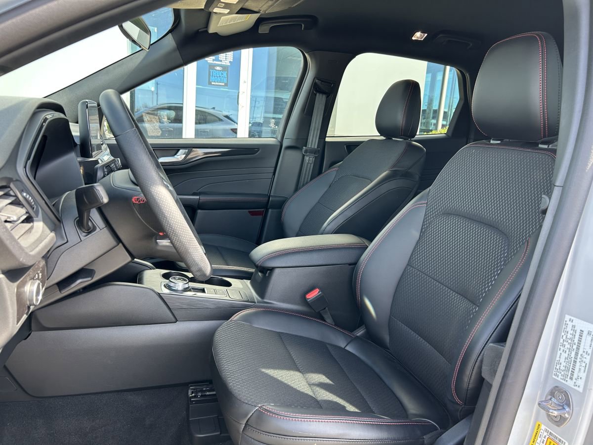 Used 2025 Ford Escape ST-Line image 8