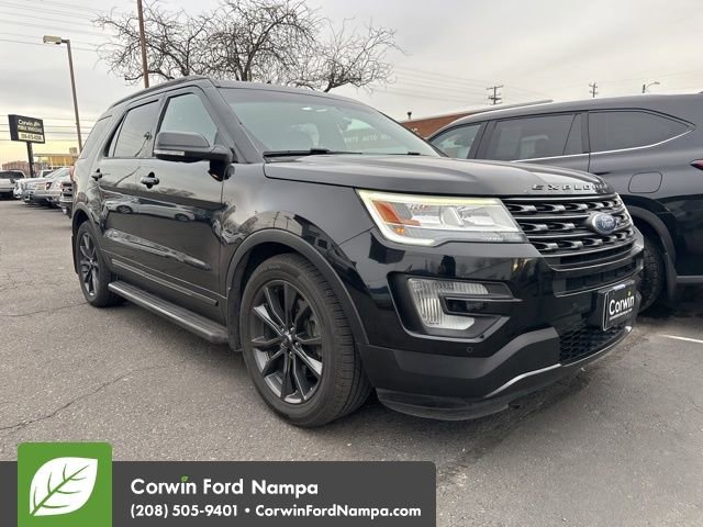 Used 2017 Ford Explorer XLT w/ Equipment Group 202A image 2