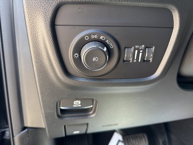 Used 2022 Jeep Grand Cherokee Overland w/ Luxury Tech Group IV image 24