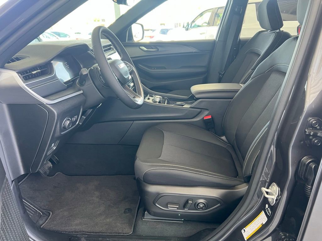 New 2025 Jeep Grand Cherokee L Laredo w/ Luxury Tech Group I image 9