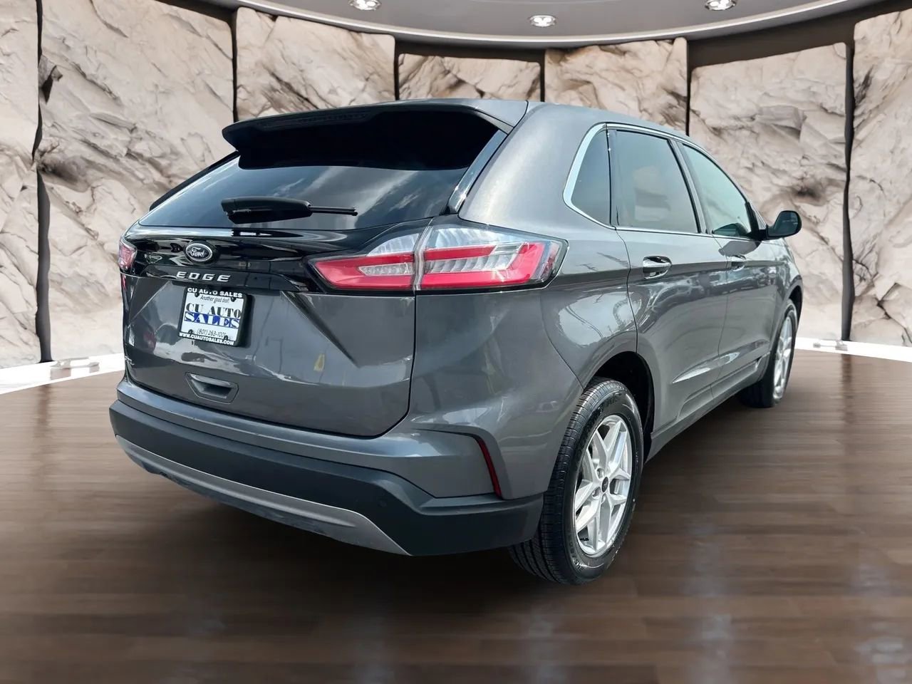 Used 2024 Ford Edge SEL image 3