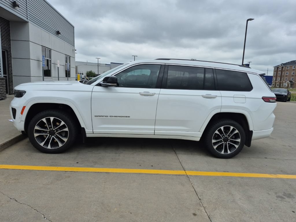 Used 2021 Jeep Grand Cherokee L Overland w/ Advanced Protech Group III AWD/4WD image 4