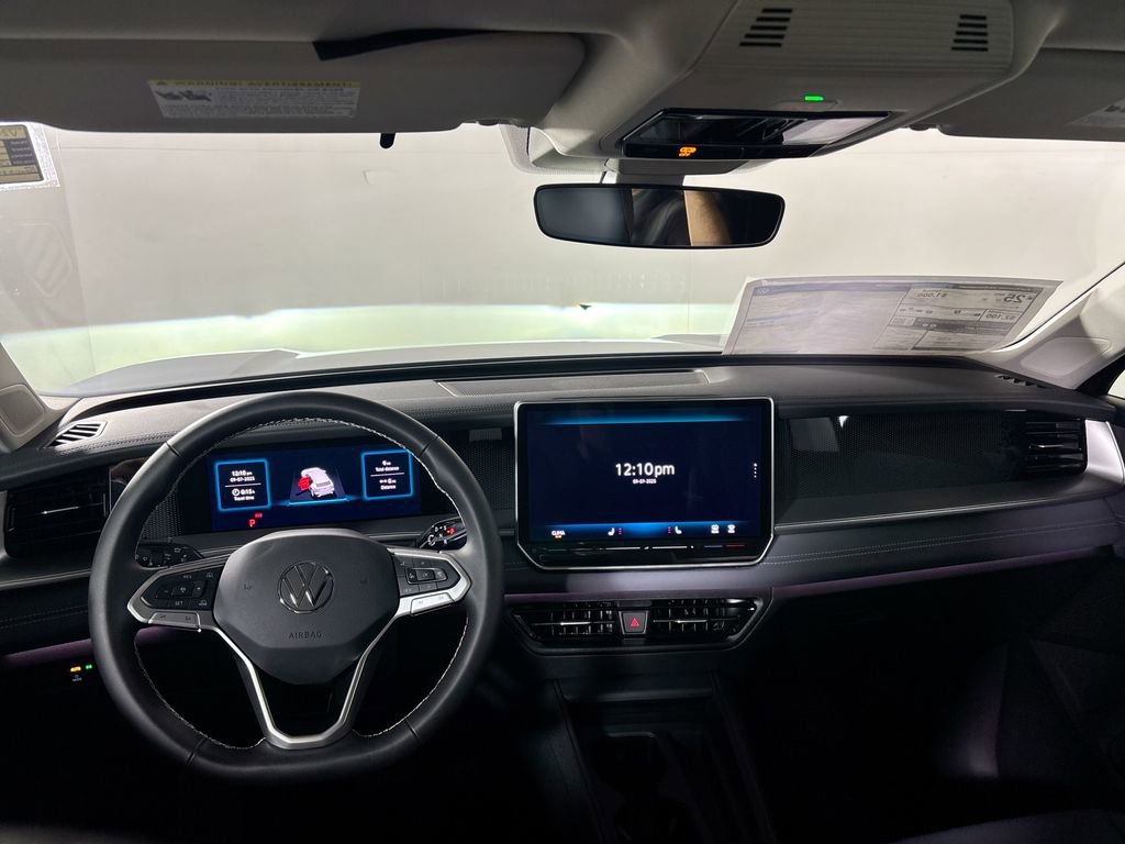 New 2025 Volkswagen Tiguan SE image 12