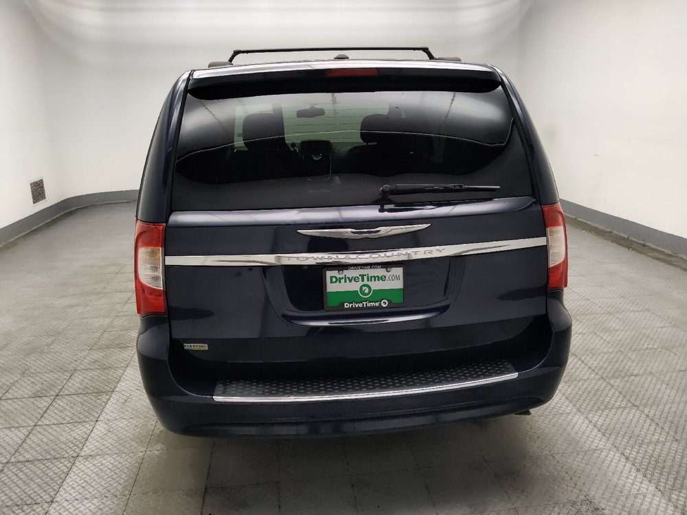 Used 2016 Chrysler Town & Country Touring image 6