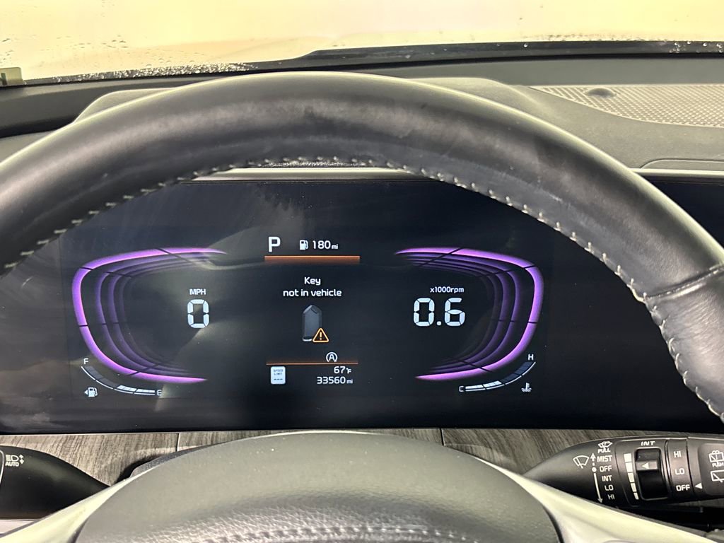 Used 2024 Kia Telluride EX w/ EX Captain's Chair Package image 13