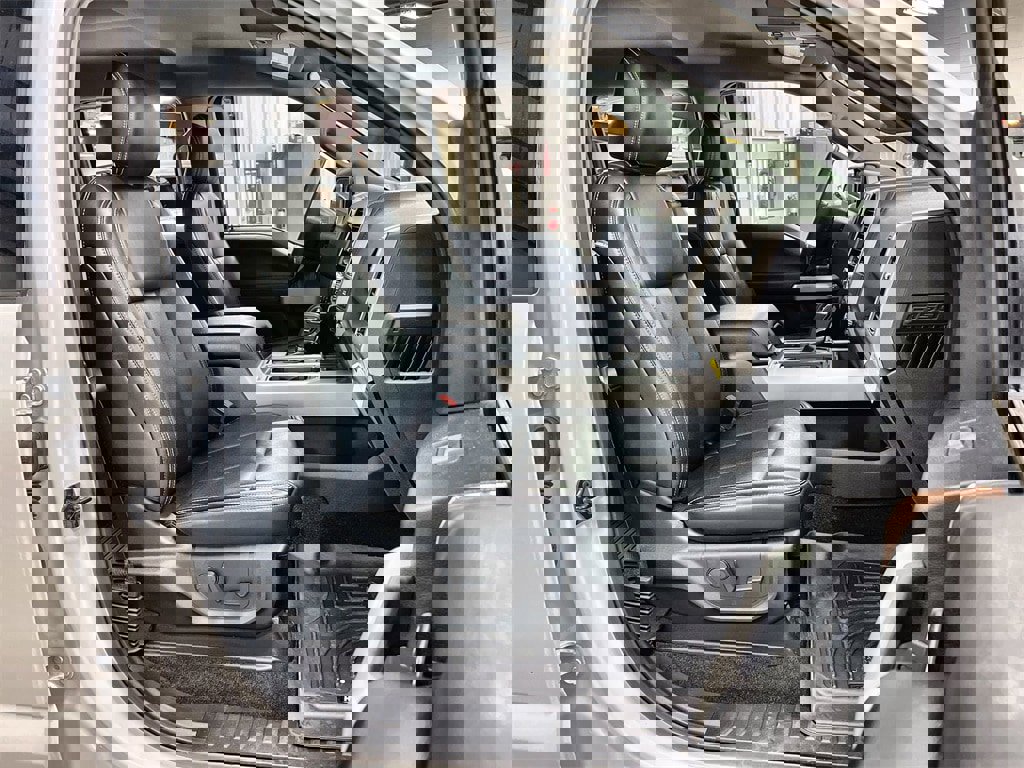 Used 2019 Ford F150 Lariat image 29