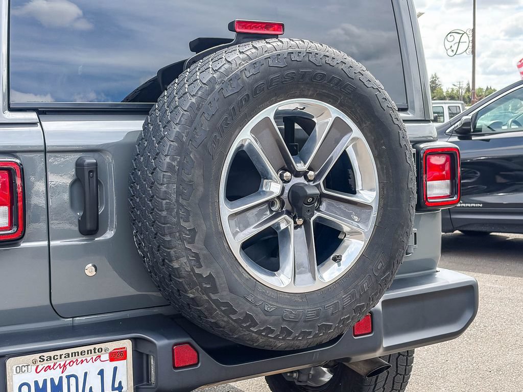 Used 2019 Jeep Wrangler Unlimited Sahara AWD/4WD image 9