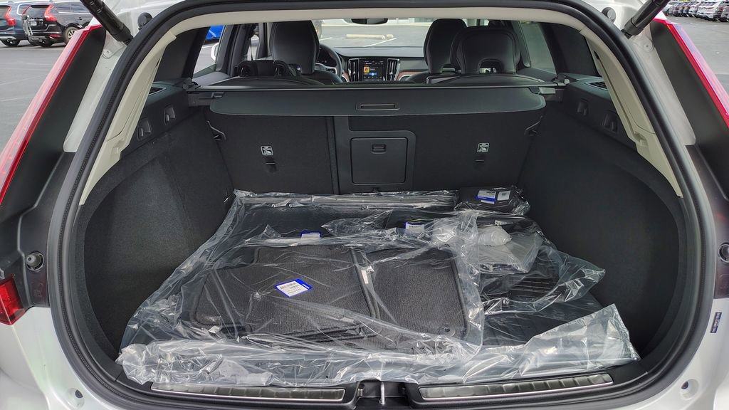 New 2026 Volvo V60 B5 Cross Country Plus w/ Protection Package Premier image 34