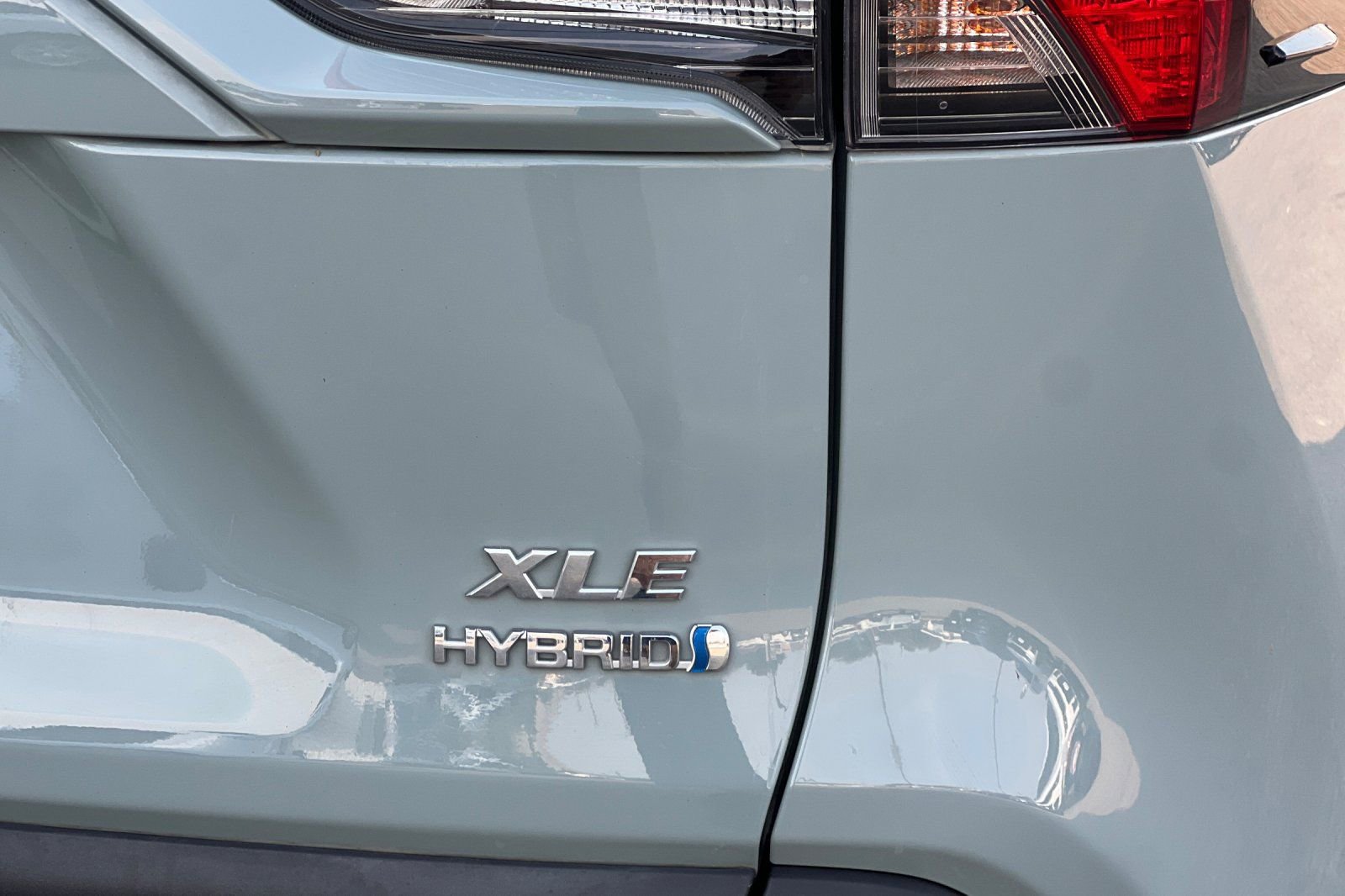 Used 2022 Toyota RAV4 XLE Premium image 27