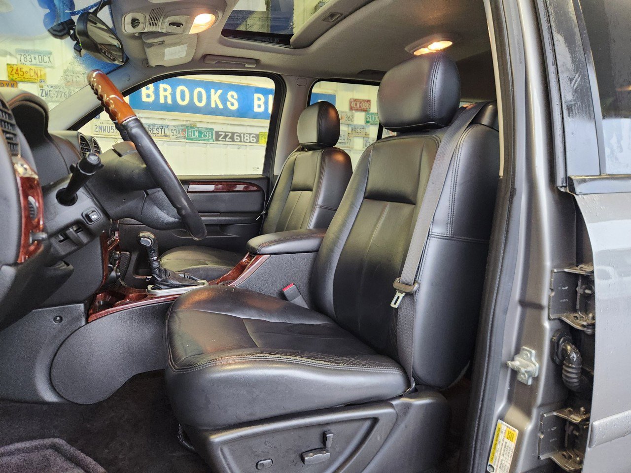 Used 2009 GMC Envoy Denali w/ Sun And 6-Disc Cd Package image 4