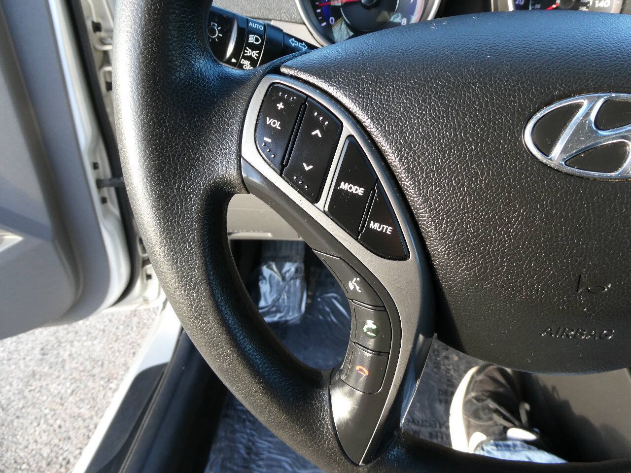 Used 2014 Hyundai Elantra SE w/ Option Group 02 FWD image 12