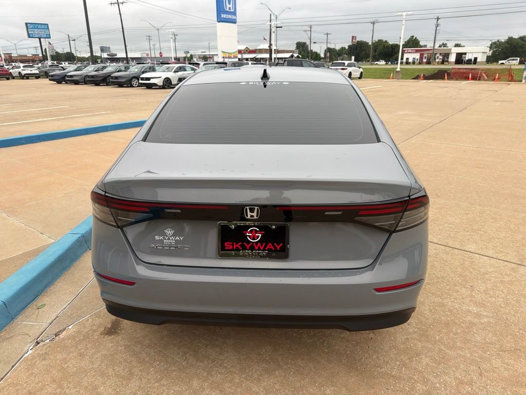 Used 2025 Honda Accord SE image 11