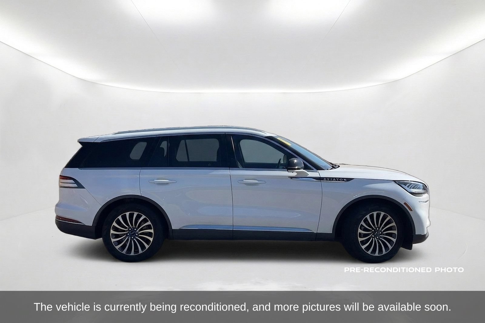 Used 2020 Lincoln Aviator Reserve w/ Class IV Trailer Tow Package RWD image 4