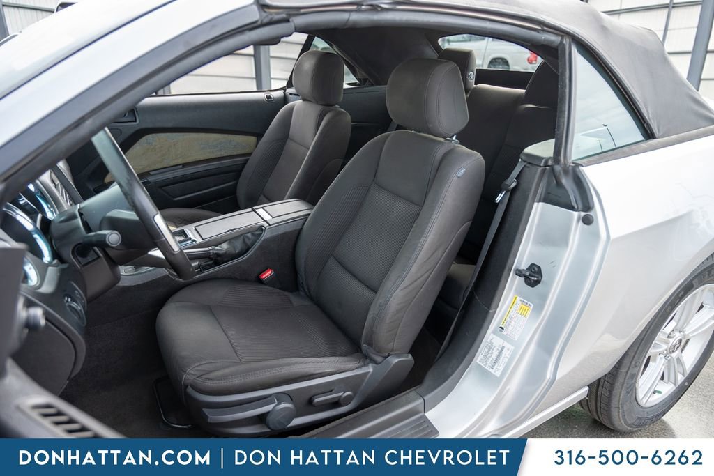 Used 2013 Ford Mustang Convertible image 4