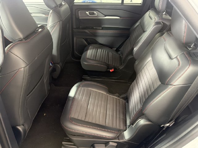 Used 2026 Ford Explorer ST-Line w/ ST-Line Street Pack RWD image 17