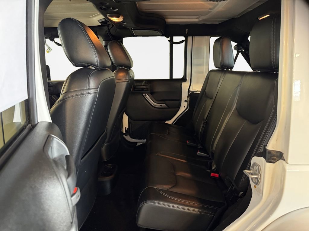 Used 2018 Jeep Wrangler Unlimited Sahara w/ Dual Top Group AWD/4WD image 24