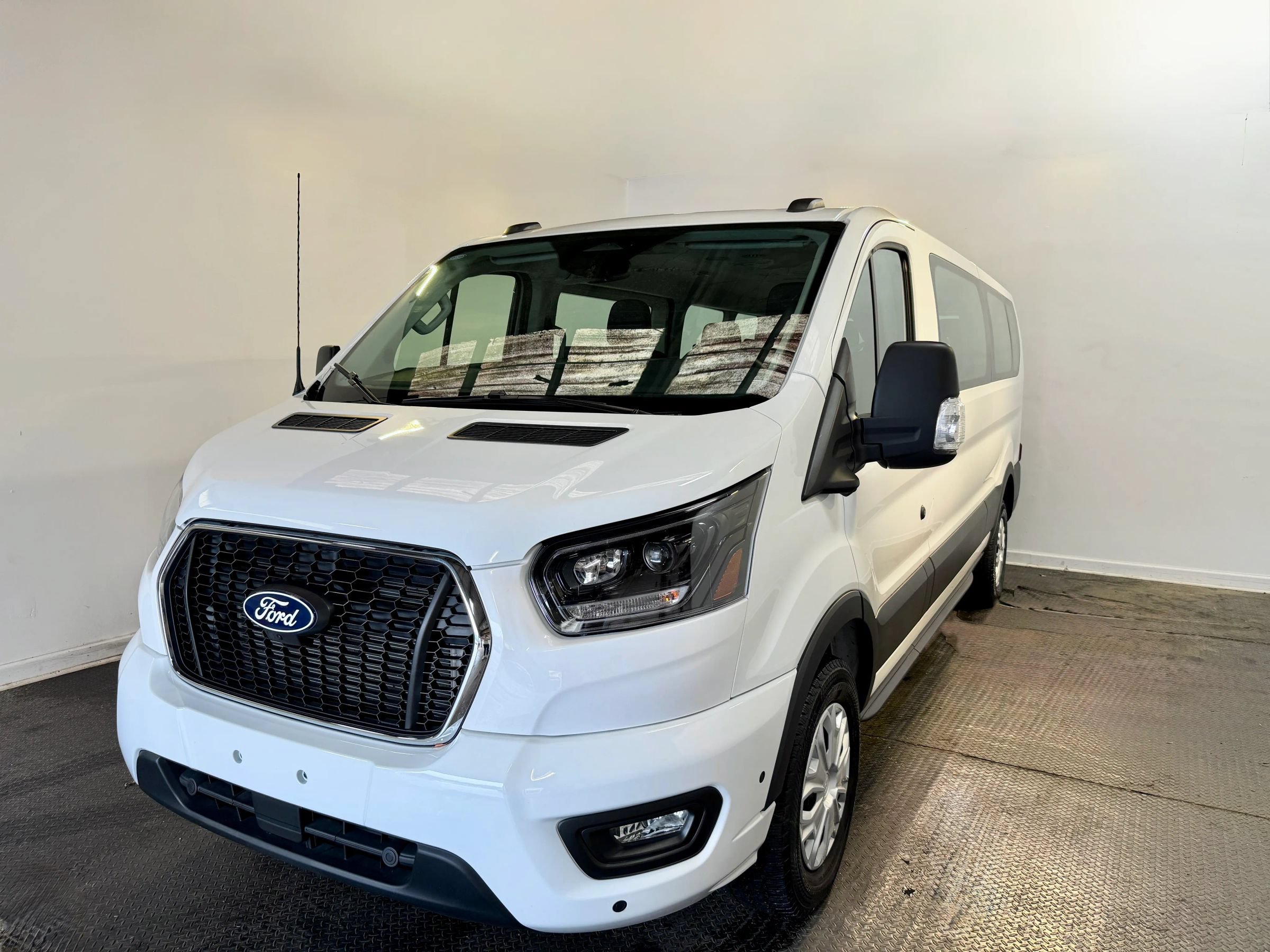 Used 2026 Ford Transit 350 XLT RWD image 3